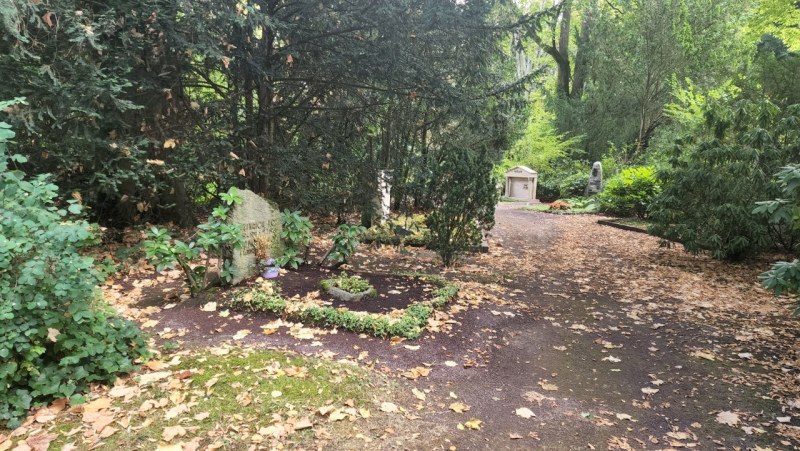 Cologne-Southern-Cemetery-Lihi-Laszlo-Sep-2022_11