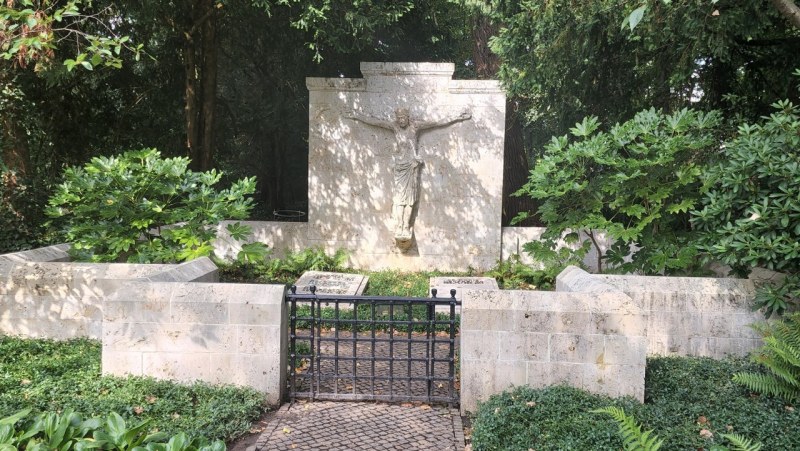 Cologne-Southern-Cemetery-Lihi-Laszlo-Sep-2022_13