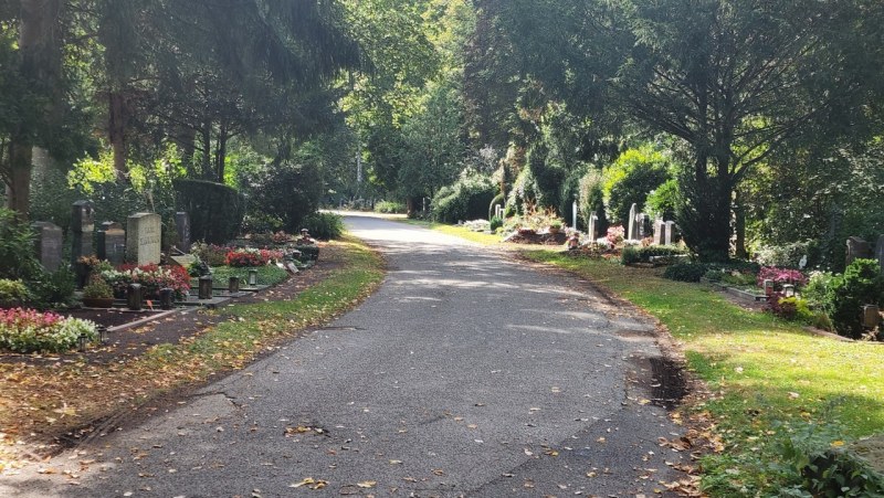 Cologne-Southern-Cemetery-Lihi-Laszlo-Sep-2022_15