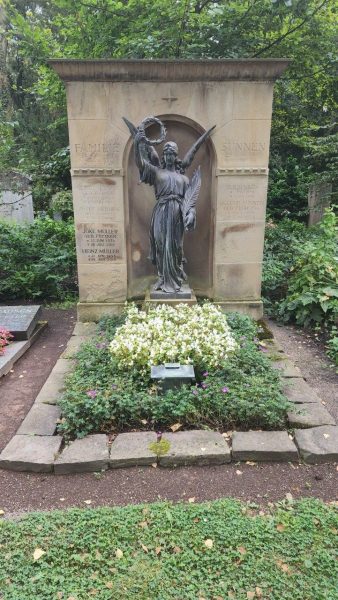 Cologne-Southern-Cemetery-Lihi-Laszlo-Sep-2022_20-rotated