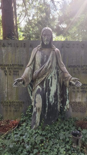 Cologne-Southern-Cemetery-Lihi-Laszlo-Sep-2022_31-rotated