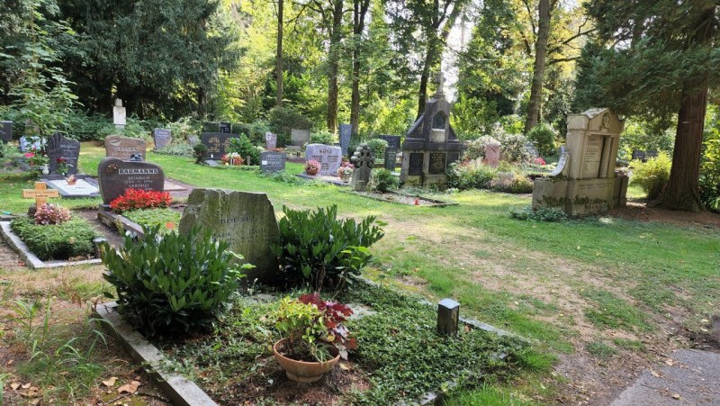 Cologne-Southern-Cemetery-Lihi-Laszlo-Sep-2022_43