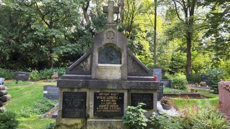 Cologne-Southern-Cemetery-Lihi-Laszlo-Sep-2022_45