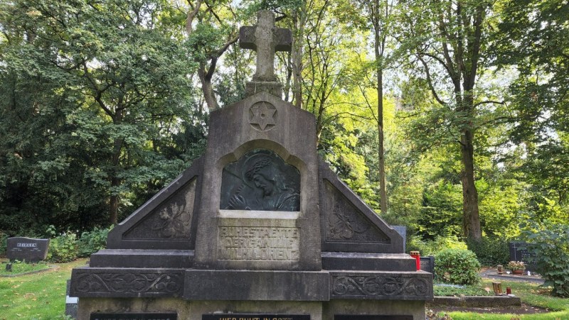 Cologne-Southern-Cemetery-Lihi-Laszlo-Sep-2022_46