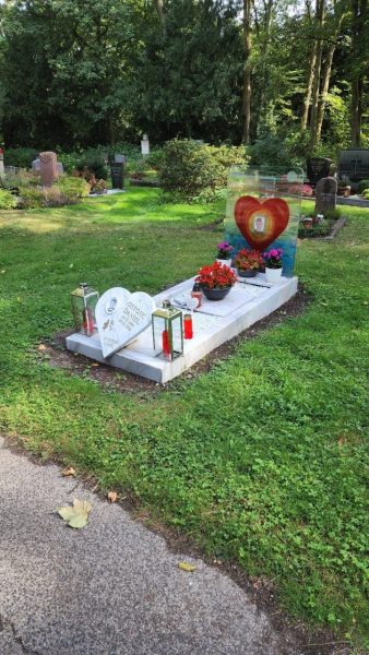 Cologne-Southern-Cemetery-Lihi-Laszlo-Sep-2022_48-rotated