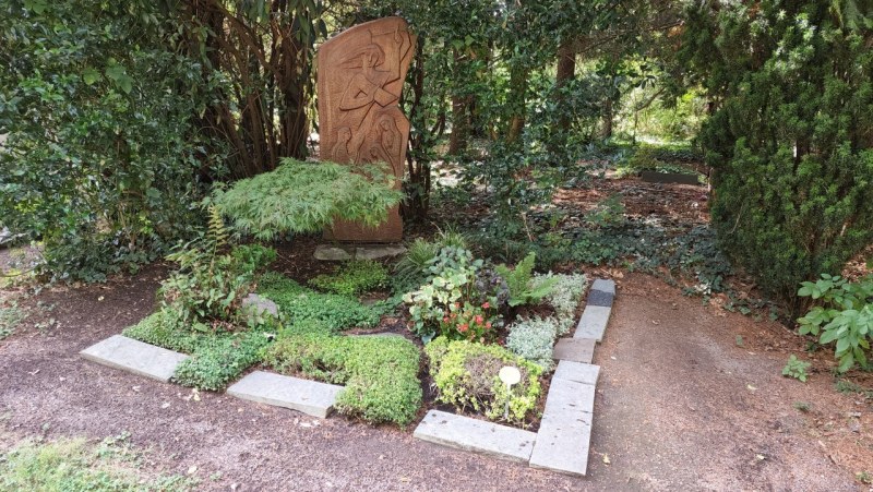 Cologne-Southern-Cemetery-Lihi-Laszlo-Sep-2022_50