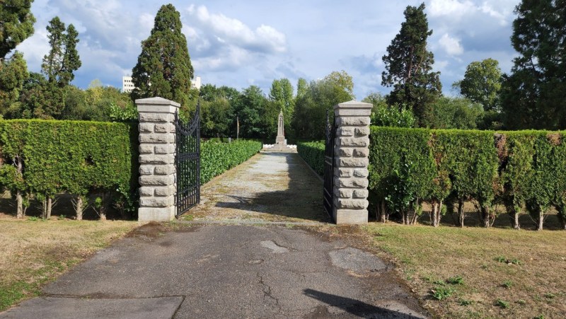 Cologne-Southern-Cemetery-Lihi-Laszlo-Sep-2022_54