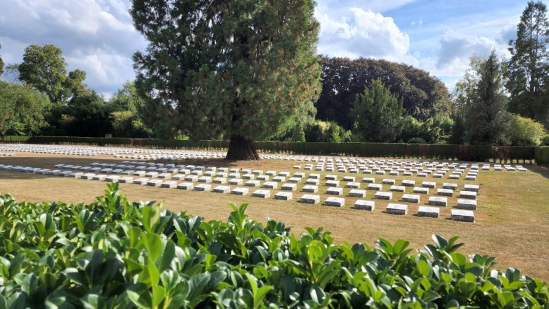 Cologne-Southern-Cemetery-Lihi-Laszlo-Sep-2022_55