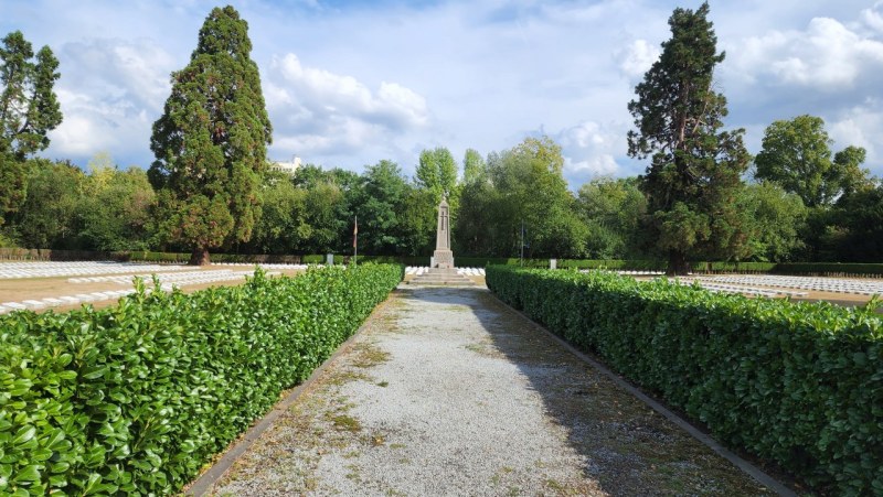 Cologne-Southern-Cemetery-Lihi-Laszlo-Sep-2022_57