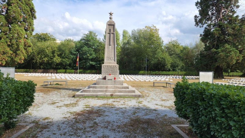 Cologne-Southern-Cemetery-Lihi-Laszlo-Sep-2022_58