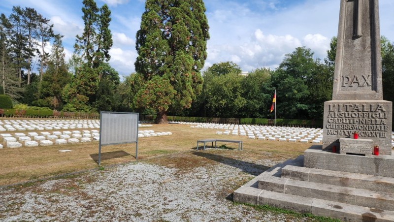 Cologne-Southern-Cemetery-Lihi-Laszlo-Sep-2022_60