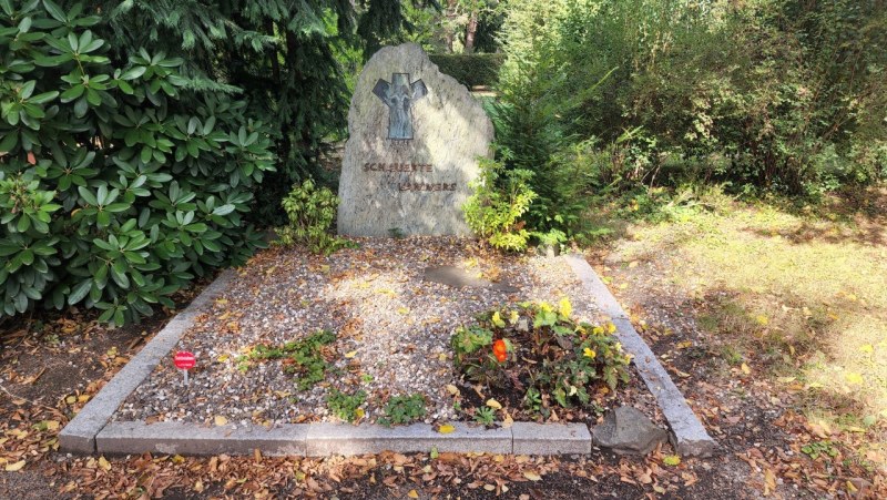 Cologne-Southern-Cemetery-Lihi-Laszlo-Sep-2022_74