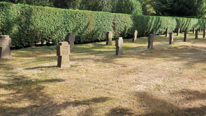 Cologne-Southern-Cemetery-Lihi-Laszlo-Sep-2022_76