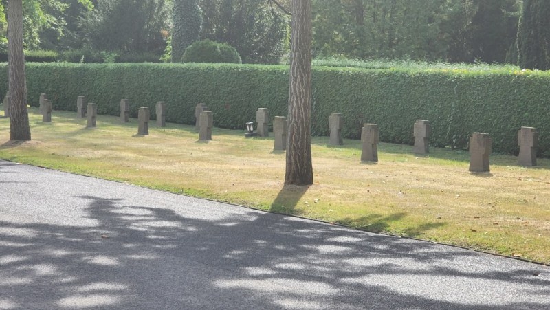 Cologne-Southern-Cemetery-Lihi-Laszlo-Sep-2022_77