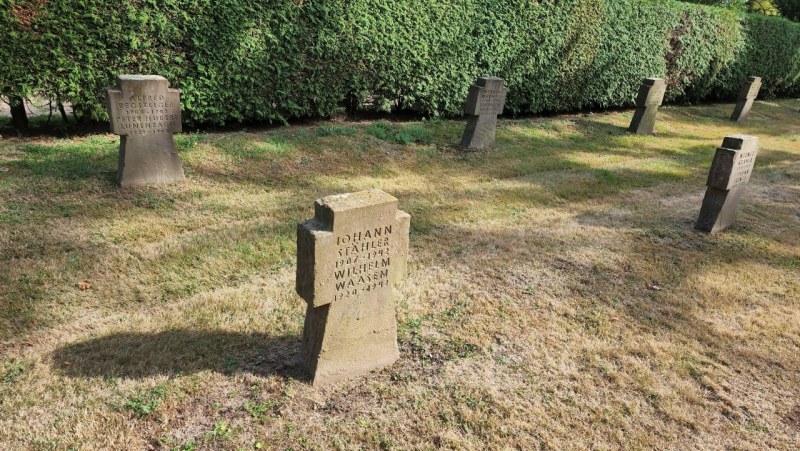 Cologne-Southern-Cemetery-Lihi-Laszlo-Sep-2022_79