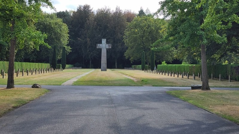 Cologne-Southern-Cemetery-Lihi-Laszlo-Sep-2022_83