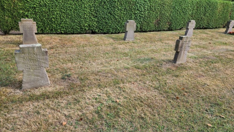 Cologne-Southern-Cemetery-Lihi-Laszlo-Sep-2022_85