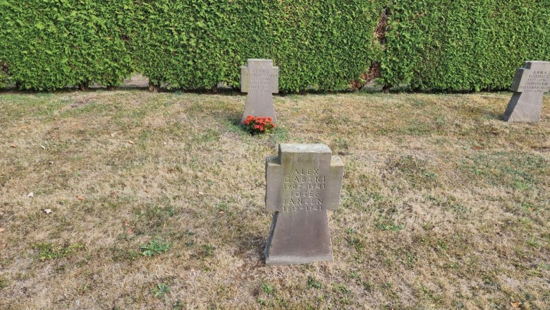 Cologne-Southern-Cemetery-Lihi-Laszlo-Sep-2022_86