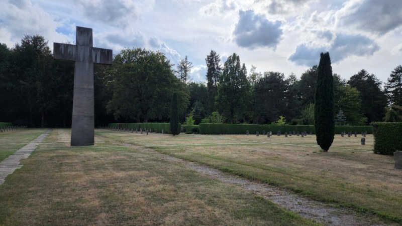 Cologne-Southern-Cemetery-Lihi-Laszlo-Sep-2022_88