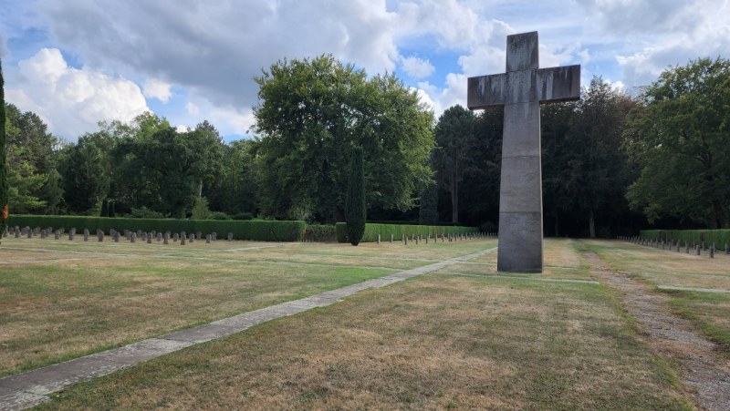 Cologne-Southern-Cemetery-Lihi-Laszlo-Sep-2022_89