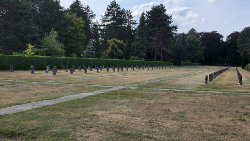 Cologne-Southern-Cemetery-Lihi-Laszlo-Sep-2022_92