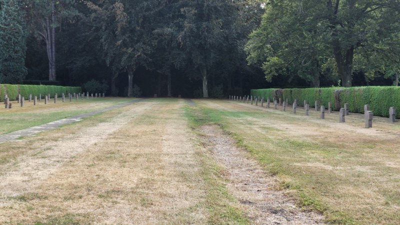 Cologne-Southern-Cemetery-Lihi-Laszlo-Sep-2022_94