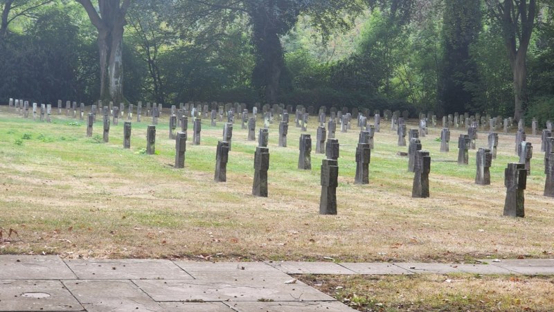 Cologne-Southern-Cemetery-Lihi-Laszlo-Sep-2022_96