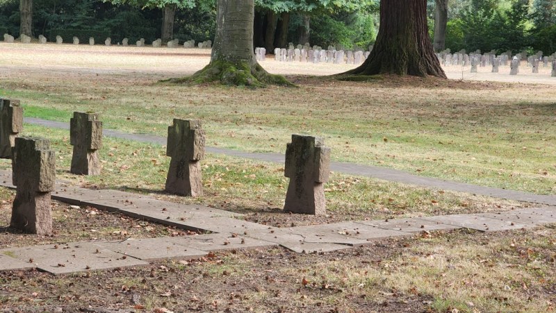 Cologne-Southern-Cemetery-Lihi-Laszlo-Sep-2022_97