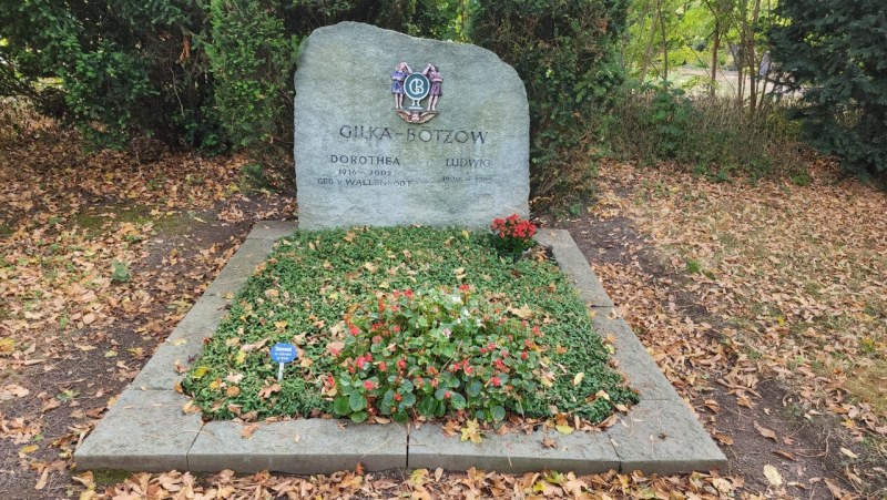 Cologne-Southern-Cemetery-Lihi-Laszlo-Sep-2022_98